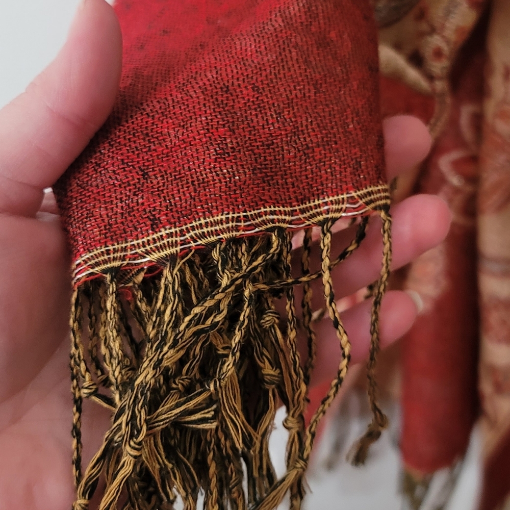 Beautiful Scarf - Picture 4 of 4